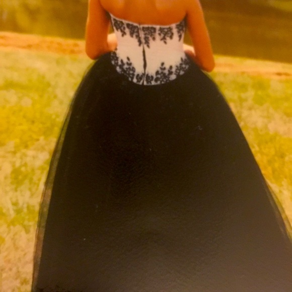 prom dress  ⬇️ - Picture 2 of 4